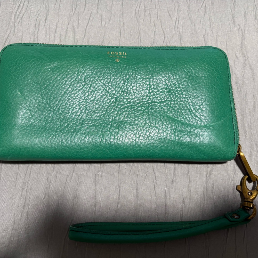 Fossil Green Leather Wristlet